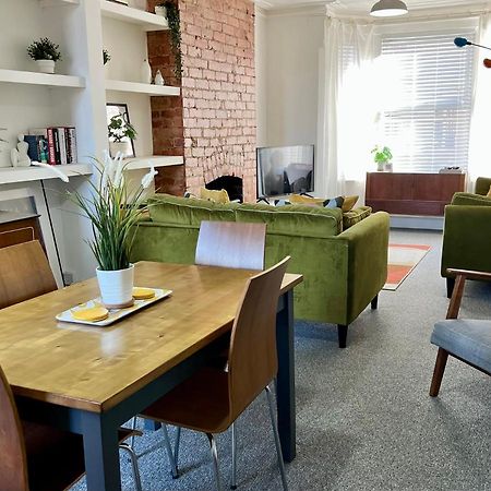 Contemporary 2 Bedroom Victorian Town House - Sleeps Up To 6 Kimberley  Extérieur photo