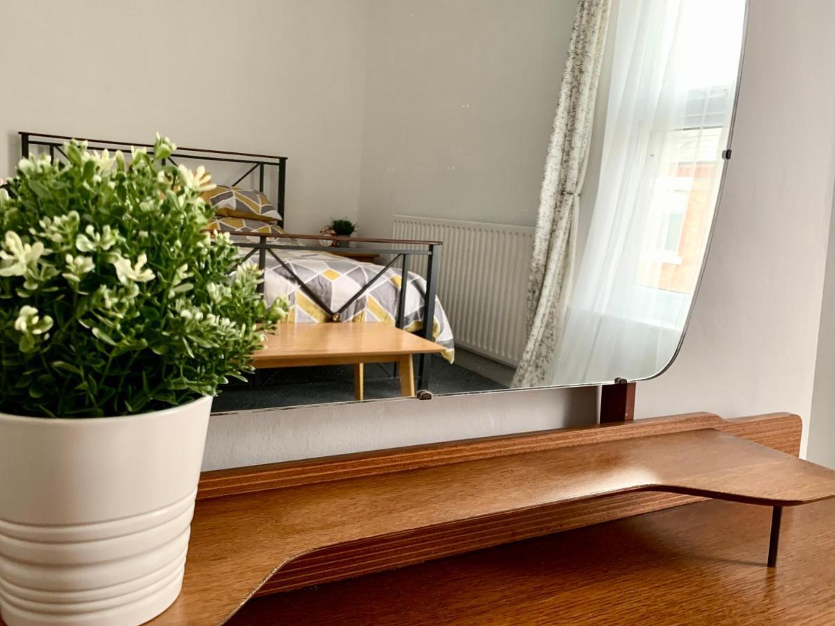 Contemporary 2 Bedroom Victorian Town House - Sleeps Up To 6 Kimberley  Extérieur photo