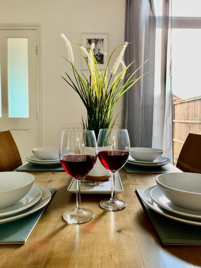 Contemporary 2 Bedroom Victorian Town House - Sleeps Up To 6 Kimberley  Extérieur photo