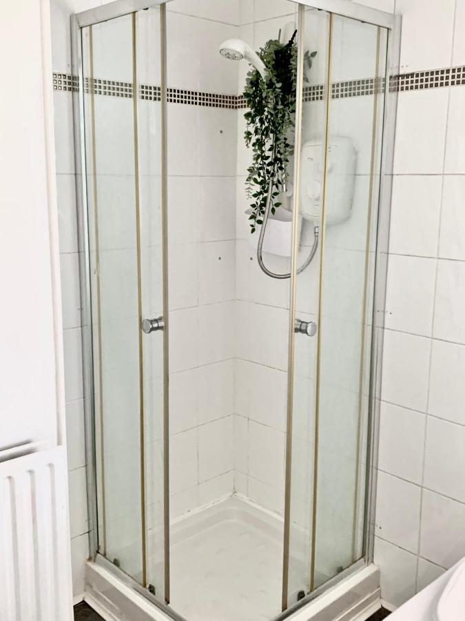 Contemporary 2 Bedroom Victorian Town House - Sleeps Up To 6 Kimberley  Extérieur photo