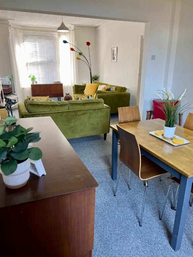 Contemporary 2 Bedroom Victorian Town House - Sleeps Up To 6 Kimberley  Extérieur photo
