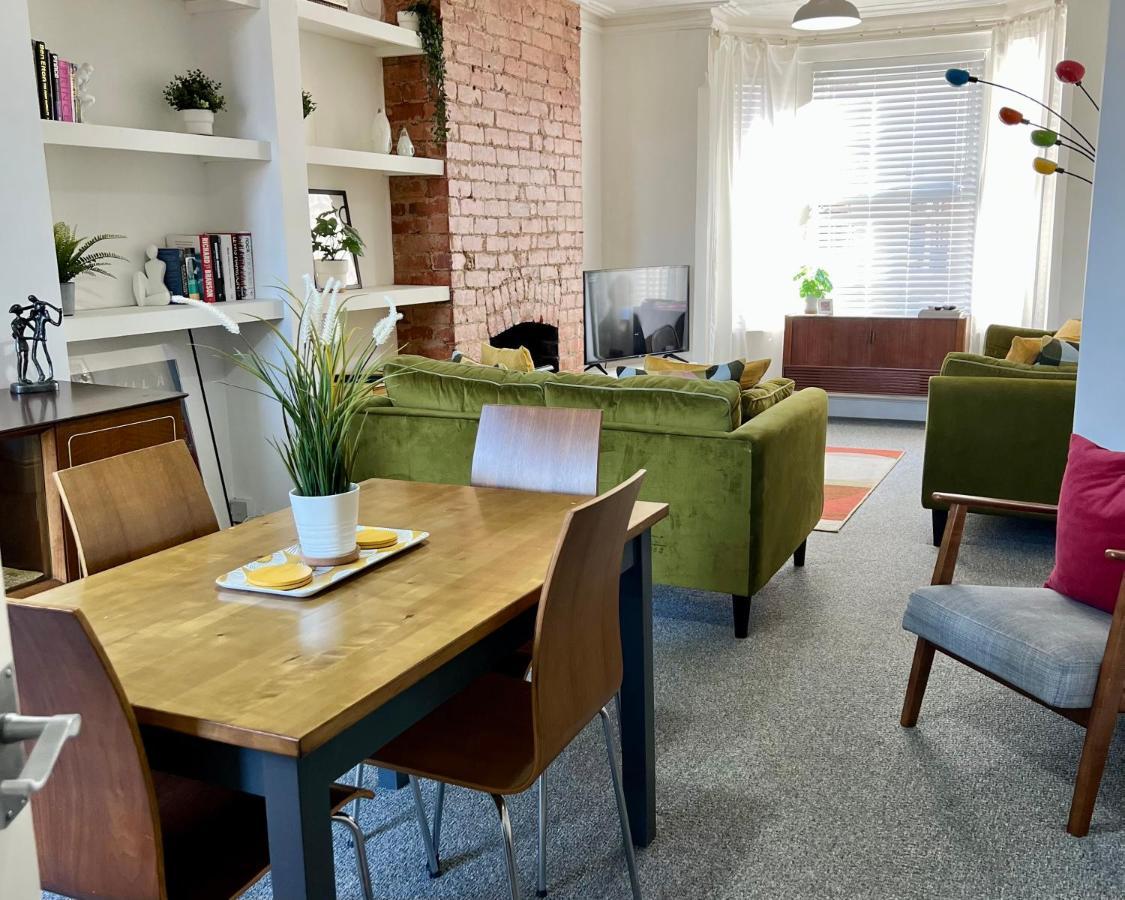 Contemporary 2 Bedroom Victorian Town House - Sleeps Up To 6 Kimberley  Extérieur photo